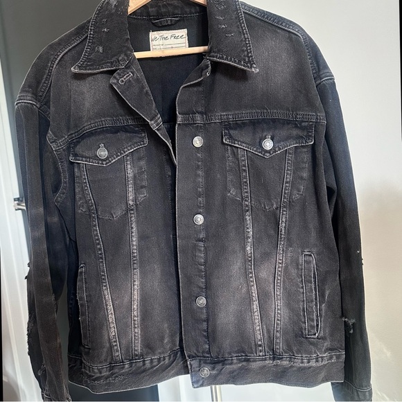 NWT Free People Washed Black Distressed Jolene Trucker Jean Jacket Medium - Picture 3 of 7
